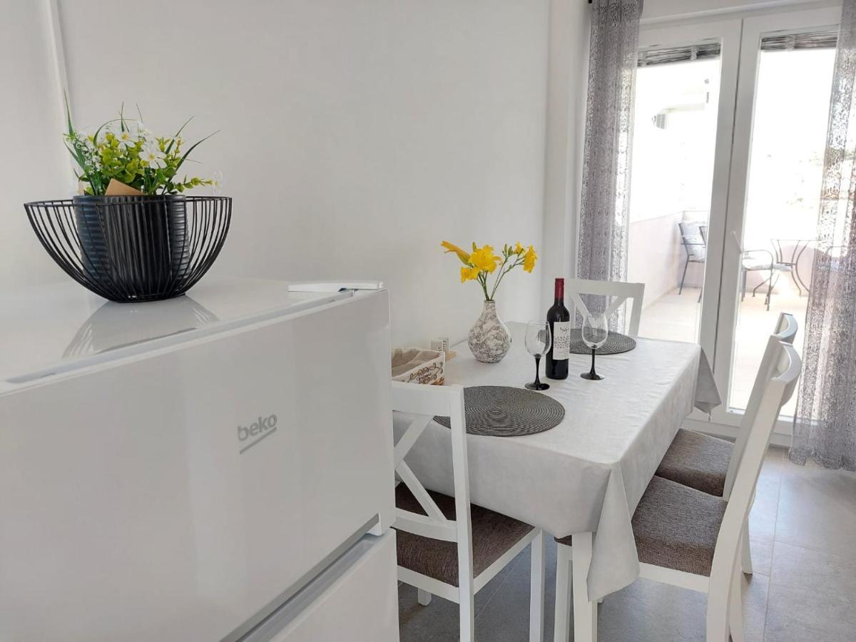 Apartments Lavanda - Free Parking And Grill Jezera Kültér fotó