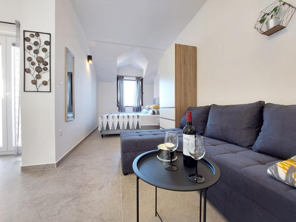 Apartments Lavanda - Free Parking And Grill Jezera Kültér fotó